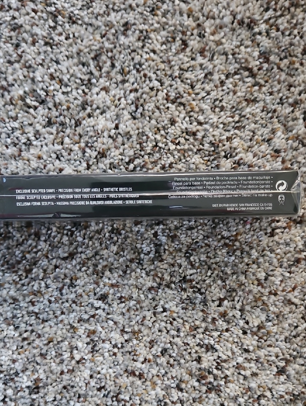 Kat Von D Black Lock-It Edge Foundation Brush 10 - Picture 5 of 5